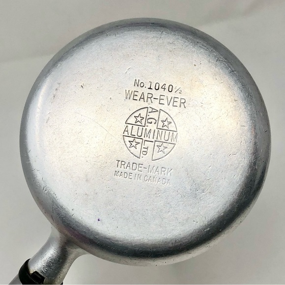 WEAR-EVER Aluminum Sauce Pan Pot #1040 1/2 Made In Canada Wooden Handle No Lid - Picture 4 of 10